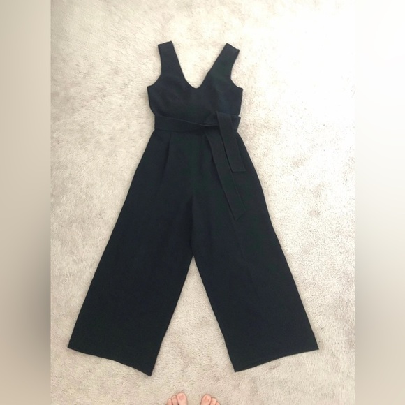 🥂Club Monaco Black Torela Tie Front Jumpsuit V-Neck
Cropped Wide Leg - Picture 4 of 6